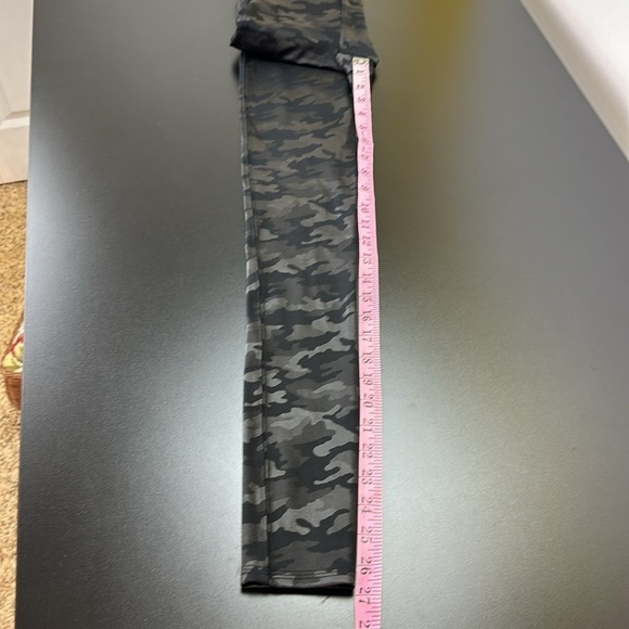 SPANX Black Gray Faux Leather Camo Print Leggings Size S - Picture 12 of 14